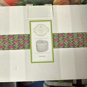 Be Mine Candy Heart Scentsy Warmer NIB